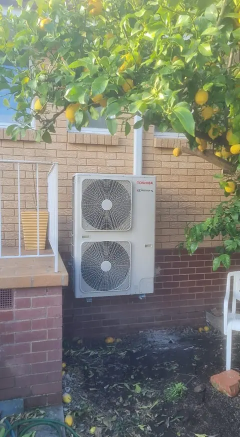 Ducted air conditioning plenum and flexible duct runs in a roof space